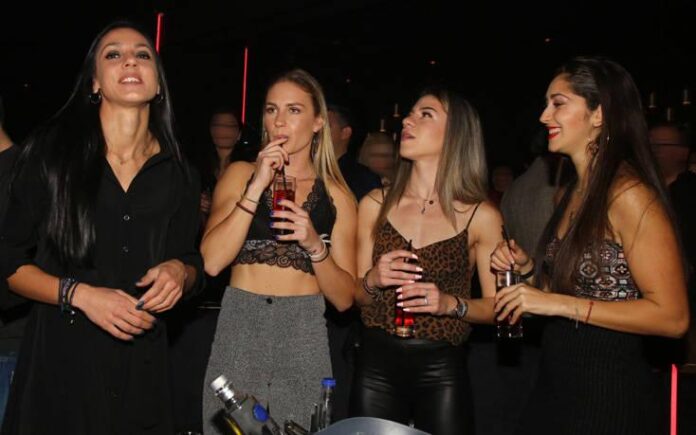 2022_ELISAVET_PESIRIDOY_KATERINA_DALAKA_ANA_KIAFA_DIMITRA_KIRIAKIDOY_1522019.jpg