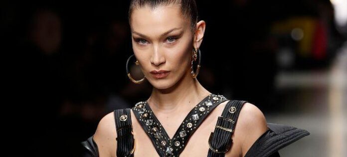 bella-hadid-greece-708.jpg