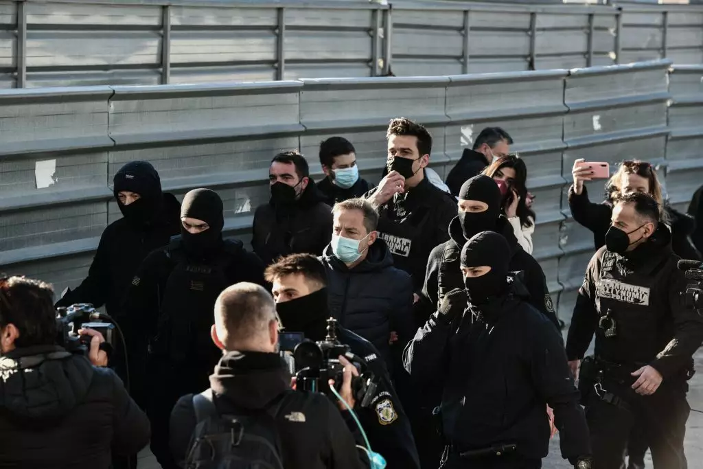 Έφτασε στο δικαστήριο ο Δ. Λιγνάδης - Κατηγορείται για 4 βιασμούς (pics) | 3 11