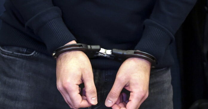 xeiropedes-handcuffs-1200x675-1-1-1200x630.jpg