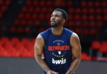 Ο Κίναν Έβανς επέστρεψε στην Ελλάδα και έκανε έκπληξη στους συμπαίκτες του στον Ολυμπιακό