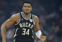 Ο Γιάννης Αντετοκούνμπο αποχώρησε τραυματίας στον αγώνα με τους Κλίβελαντ – Αγωνία για το διάστημα της απουσίας του