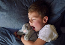 Παιδικός ύπνος εκτός πορείας; 6 σημάδια ότι ήρθε η ώρα για μια ήπια επαναφορά