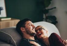 Συναισθηματική Σύνδεση: Το μυστικό κρύβεται στο γέλιο