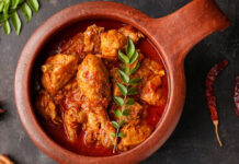 Γρήγορο κοτόπουλο κάρυ με σάλτσα ντομάτας