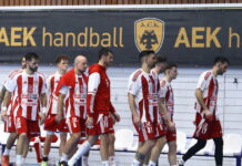 ΑΕΚ – Ολυμπιακός: Διακοπή στο ντέρμπι της Handball Premier, στα αποδυτήρια οι ερυθρόλευκοι λόγω συνθημάτων