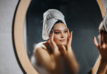 Πώς να αναβαθμίσετε τη βραδινή ρουτίνα περιποίησης της επιδερμίδας σας