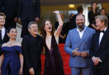 Γιώργος Λάνθιμος και Τζέσι Πλέμονς σε μια σπάνια συνέντευξη για το Bugonia