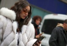 Η βιομηχανία της μόδας γυρίζει την πλάτη στην αληθινή γούνα