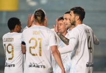 Super League: Η ΑΕΚ εκμεταλλεύτηκε τις απώλειες βαθμών Ολυμπιακού και ΠΑΟΚ και μείωσε τη διαφορά από την κορύφη