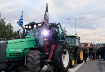 Μπλόκα αγροτών: Ανυποχώρητοι αν δεν ικανοποιηθούν τα αιτήματά τους – Αποκλείουν το λιμάνι του Βόλου