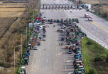 Οι αγρότες ενισχύουν μπλόκα και τις κινητοποιήσεις μετά το «όχι» στην πρόσκληση Μητσοτάκη για συνάντηση
