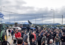 Αγροτικά μπλόκα: Νέες κινητοποιήσεις σε Αθηνών – Λαμίας και Εγνατία – Στην Κρήτη αποφάσισαν να αποκλείσουν το αεροδρόμιο Ηρακλείου