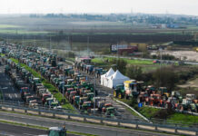 Αγροτικά μπλόκα: Νέες κινητοποιήσεις σε Αχαΐα και Στερεά Ελλάδα – Σχεδιάζουν να κλείσουν και τις παρακαμπτήριες οδούς