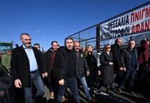 Ο Νίκος Ανδρουλάκης στα μπλόκα των αγροτών σε Καρδίτσα και Τρίκαλα: Ο πρωτογενής τομέας πληρώνει τη διαφθορά της κυβέρνησης