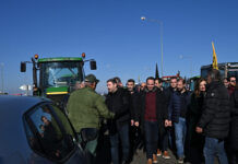 Μαρινάκης: Η παρουσία Ανδρουλάκη στα μπλόκα των αγροτών δείχνει ότι συμφωνεί με το κλείσιμο των δρόμων