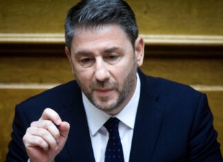 Ανδρουλάκης: Η κυβέρνηση είναι κυβέρνηση «βουτηγμένη στην ανυποληψία, την αποτυχία και τη διαφθορά» –