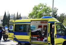 Σοβαρό τροχαίο στη Βασιλίσσης Σοφίας: Φορτηγάκι συγκρούστηκε με μηχανή στο ύψος της πρεσβείας των ΗΠΑ