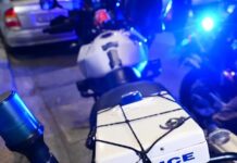 Τρόμος στην Αργυρούπολη: Οδηγοί τσακώθηκαν στον δρόμο – Ο ένας απείλησε τον άλλο με τσεκούρι και συνελήφθη