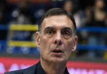 Μπαρτζώκας για το φραστικό επεισόδιο με οπαδό: Μου προκαλεί αηδία να με βρίζει χυδαία ένας μεγάλος σε ηλικία άνθρωπος, με τρία-τέσσερα παιδάκια δίπλα του