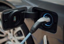 Οι πιέσεις έπιασαν τόπο – Δεν θα απαγορευθούν οι κινητήρες εσωτερικής καύσης από το 2035