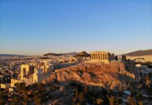 Η Αθήνα στη Μεγάλη Οθόνη: Όταν ο Κινηματογράφος Μετατρέπει την Πόλη σε Ένα Ζωντανό Κυνήγι