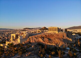 Η Αθήνα στη Μεγάλη Οθόνη: Όταν ο Κινηματογράφος Μετατρέπει την Πόλη σε Ένα Ζωντανό Κυνήγι