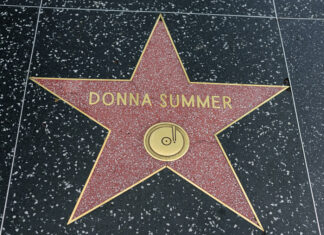 Ντόνα Σάμερ: Η αιώνια βασίλισσα της disco βρίσκει τη θέση της στο Songwriters Hall of Fame