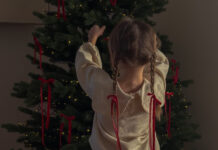 Πώς τα φιογκάκια έγιναν το απόλυτο στοιχείο των χριστουγεννιάτικων διακοσμήσεων;