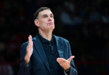 Ενοχλημένος ο Μπαρτζώκας με την χαλάρωση των παικτών του Ολυμπιακού: «Μετά το +21 αποφάσισε ο καθένας να κάνει ό,τι θέλει»