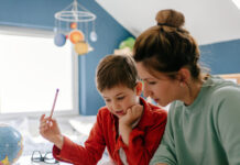 Γιατί το διάβασμα στο σπίτι δοκιμάζει τα όρια κάθε γονιού;