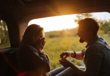 Οι 10 συζητήσεις που αξίζει να κάνεις πριν πεις το μεγάλο «ΝΑΙ»