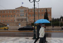 Καιρός σήμερα: Καταιγίδες σε Κρήτη και Κυκλάδες – Βελτίωση στα βόρεια και δυτικά