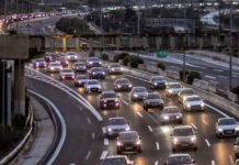 Κίνηση στους δρόμους: Κυκλοφοριακό κομφούζιο στα μπλόκα των αγροτών – Ουρές χιλιομέτρων στη Βοιωτία