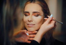 Γιορτινά μακιγιάζ: 4 έξυπνα tips από μια διάσημη makeup artist