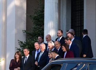 Μητσοτάκης: Το παρασκήνιο της συνάντησης με βουλευτές της ΝΔ στο Μαξίμου – Η γραβάτα με τις φρεγάτες και το γούρι για το 2026