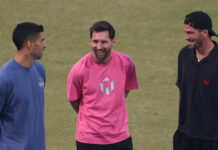 Μέσι, Σουάρες και Ντε Πολ στριμωγμένοι στο πίσω κάθισμα αυτοκινήτου – Η φωτογραφία που έγινε viral