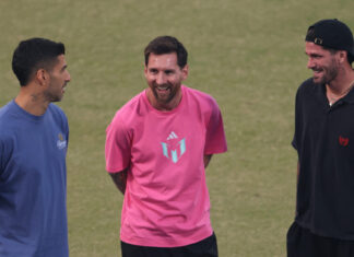 Μέσι, Σουάρες και Ντε Πολ στριμωγμένοι στο πίσω κάθισμα αυτοκινήτου – Η φωτογραφία που έγινε viral