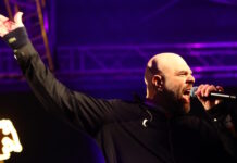 Ο Stavento δάκρυσε στη γιορτή της ΑΕΚ και ξεσήκωσε τον κόσμο με σύνθημα για την Ένωση έξω από την OPAP Arena