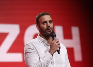 Ο ευρωβουλευτής Νίκος Παππάς γρονθοκόπησε δημοσιογράφο στο Στρασβούργο – Τέθηκε εκτός ευρωομάδας του ΣΥΡΙΖΑ