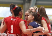 Ο Ολυμπιακός καταγγέλλει επίθεση οπαδών του Παναθηναϊκού πριν το ντέρμπι του βόλεϊ γυναικών