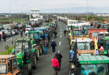 Αγροτικά μπλόκα: Έκλεισε η γέφυρα του Εύηνου – Ετοιμάζουν κινητοποίηση και στο αεροδρόμιο των Ιωαννίνων