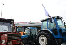 Συναγερμός στην κυβέρνηση για τα μπλόκα των αγροτών: Το κάλεσμα Μητσοτάκη σε διάλογο και οι αιχμηρές παρεμβάσεις Καραμανλή και Σαμαρά