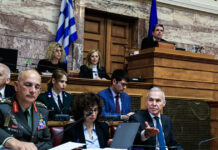 Επεισόδιο στη Βουλή ανάμεσα σε Καιρίδη και Δαβάκη: «Που είναι ο υπουργός; Προσβάλλει την Επιτροπή» – «Είσαι απαράδεκτος»