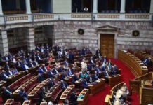 ΟΠΕΚΕΠΕ: Αρένα η Βουλή με κόντρες για τις κουμπαριές με «Γκρούεζες», «λαμόγια», «κερδισμένα τζόκερ» και «Φεράρι»