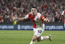 Ο Χρήστος Ζαφείρης αποθεώθηκε στο τελευταίο του παιχνίδι με τη Σλάβια Πράγας πριν τη «μετακόμιση» στον ΠΑΟΚ