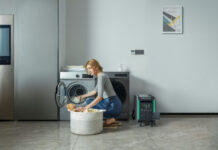 Το κόλπο για να μην μυρίζει το πλυντήριο ρούχων