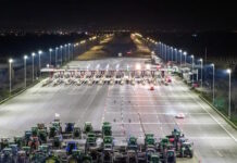 Μπλόκα αγροτών: Σφίγγει ο κλοιός των τρακτέρ με περισσότερους αποκλεισμούς εθνικών οδών και παρακαμπτηρίων – «Με κλειστούς δρόμους ο διάλογος με Μητσοτάκη»