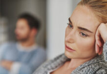 Νέα χρονιά, παλιά ερωτήματα: Να μείνω, να φύγω, να δώσω άλλη μια ευκαιρία;