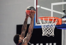 Ο Ταϊρίκ Τζόουνς συστήθηκε με κάρφωμα στους φιλάθλους του Ολυμπιακού στο ντεμπούτο του με την Καρδίτσα